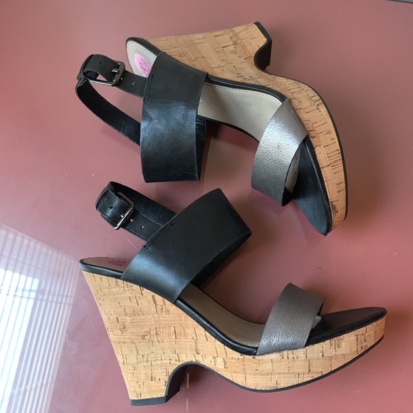 Women's Franco Sarto, Gardenia High Heel Wedge Sandals 8.5 Black & Silver - Picture 2 of 6